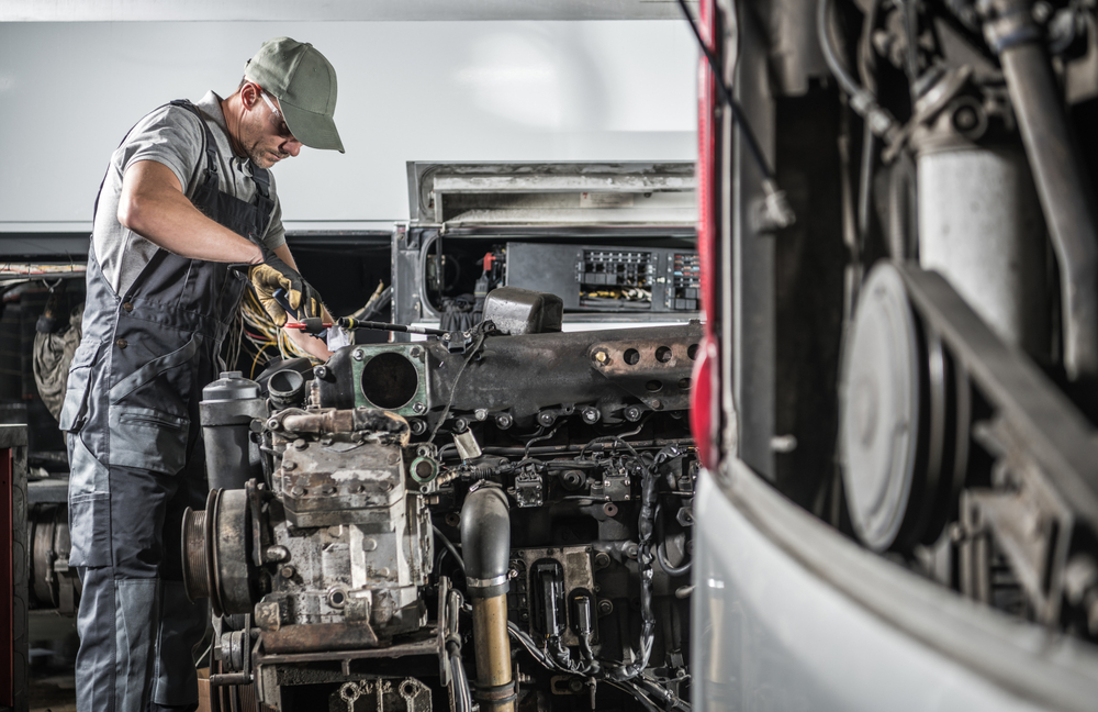 Professional,caucasian,automotive,mechanic,in,his,40s,repairing,powerful,heavy